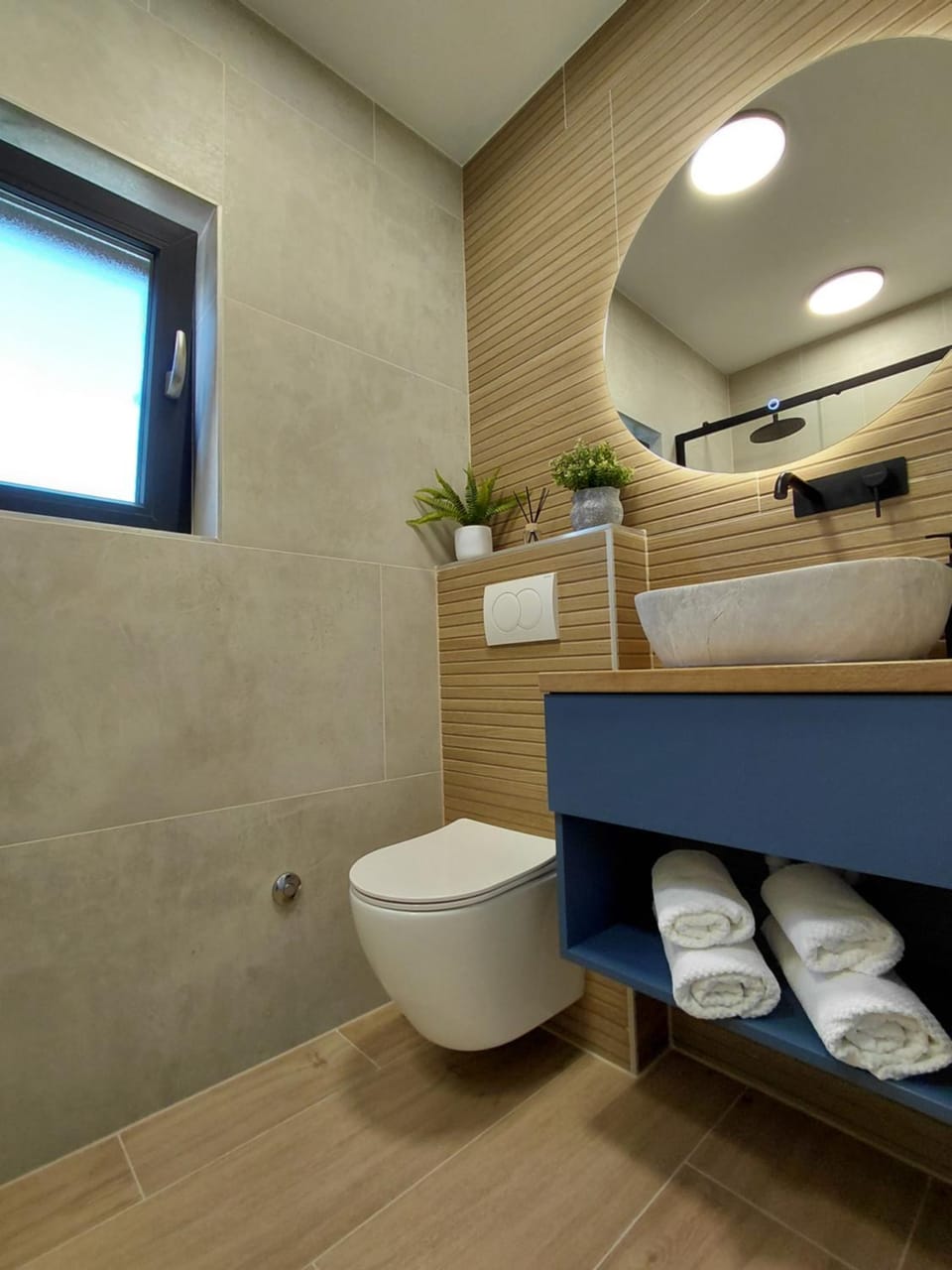 Toilet, Bathroom, towels