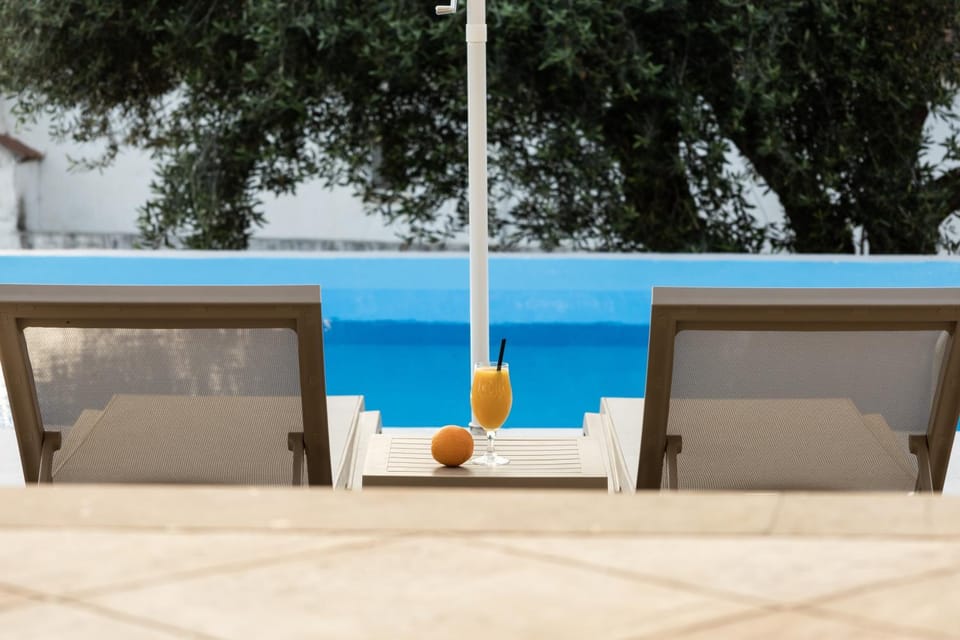 Property building, Patio, Day, View (from property/room), Balcony/Terrace, Pool view, Swimming pool, sunbed