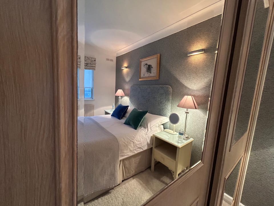 Bedroom, wardrobe