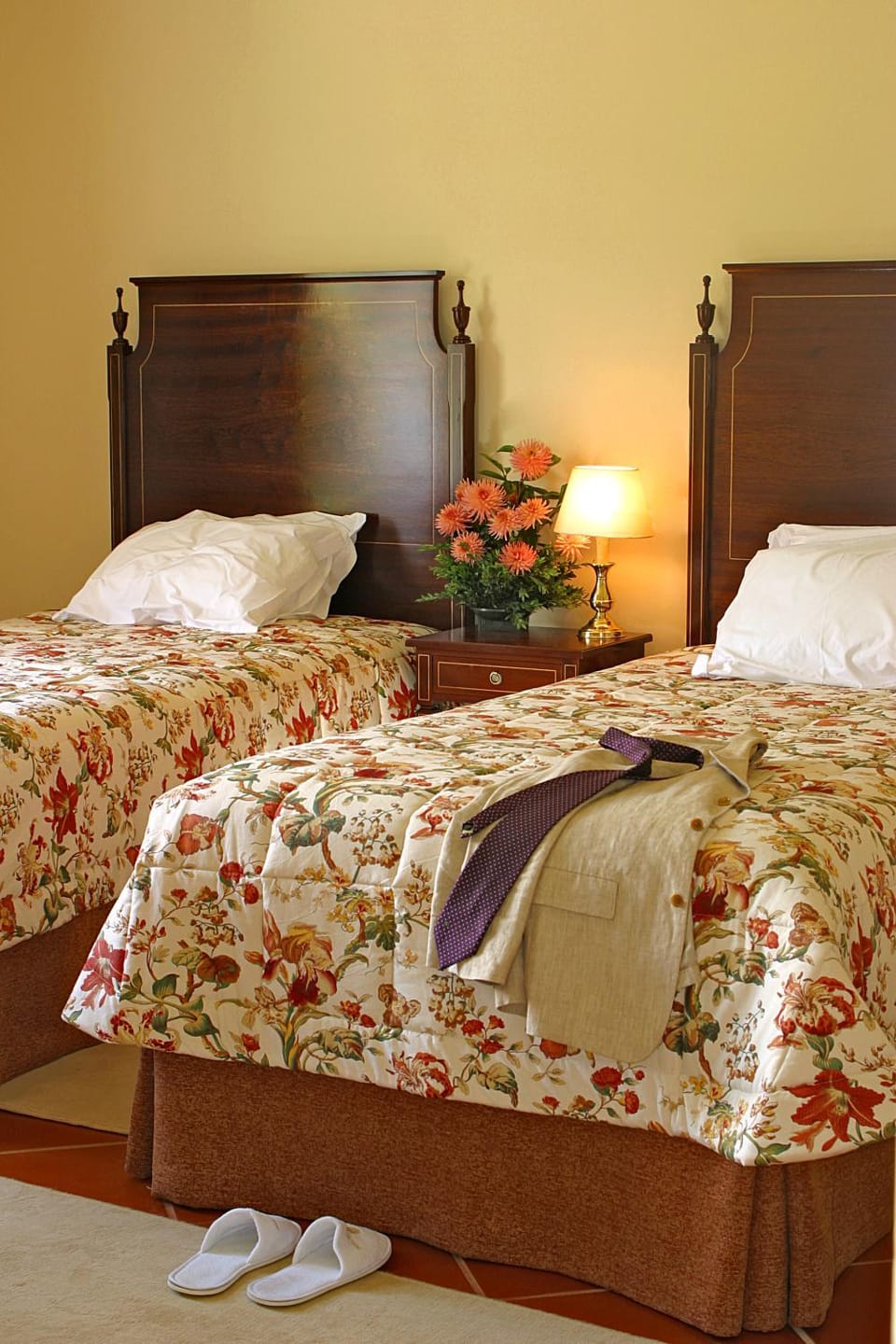 Photo of the whole room, Decorative detail