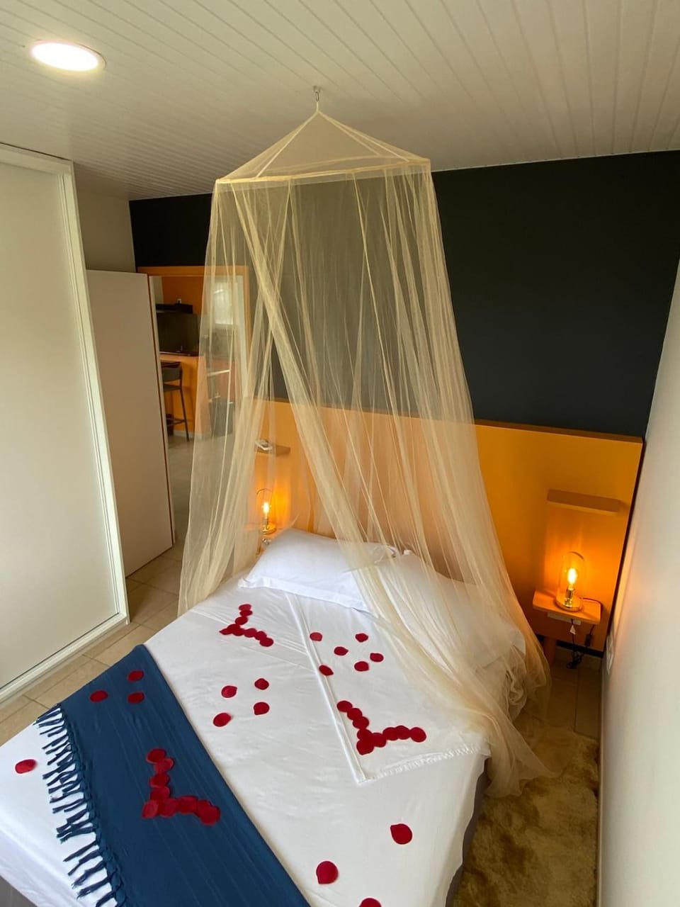 Bed, Photo of the whole room