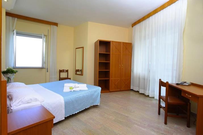 Day, Photo of the whole room