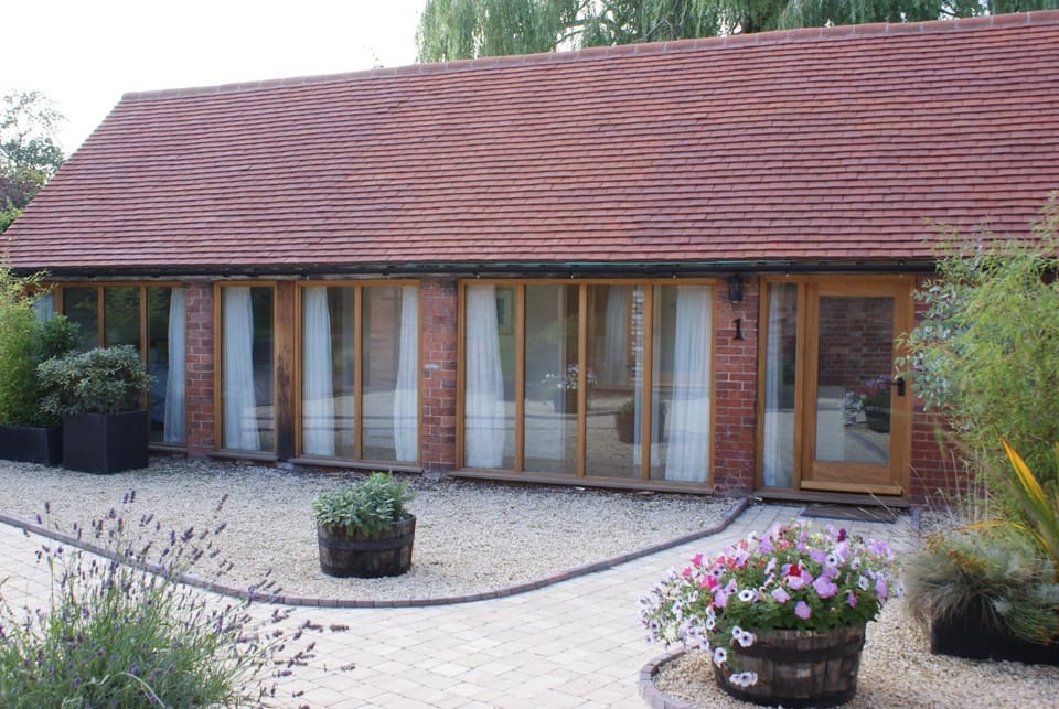 Hidden cottages Two lovely 1 bed cottages in peaceful surroundings, 1 with log burner Apartment in Wychavon District