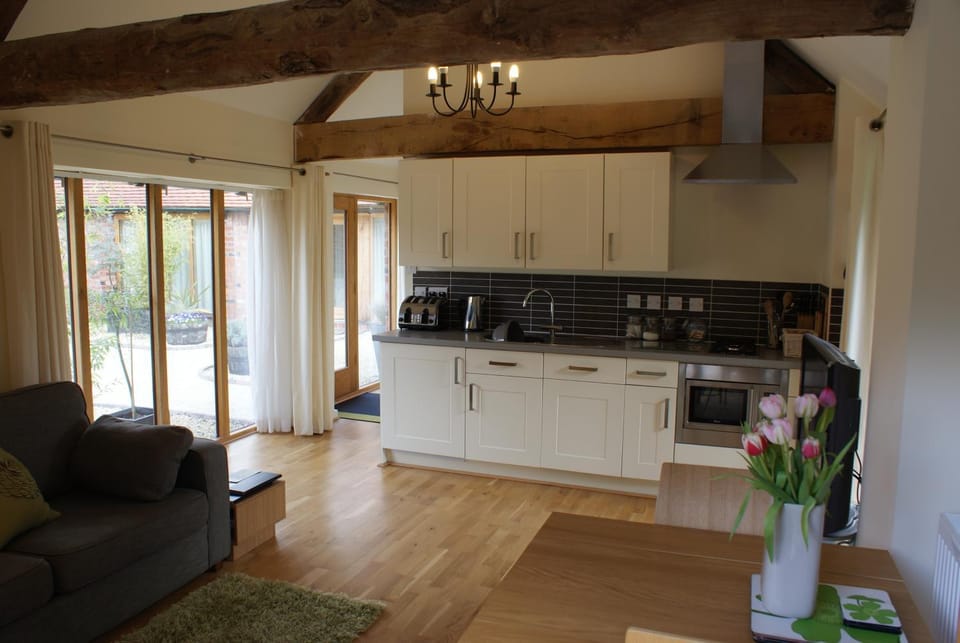 Hidden cottages Two lovely 1 bed cottages in peaceful surroundings, 1 with log burner Apartment in Wychavon District