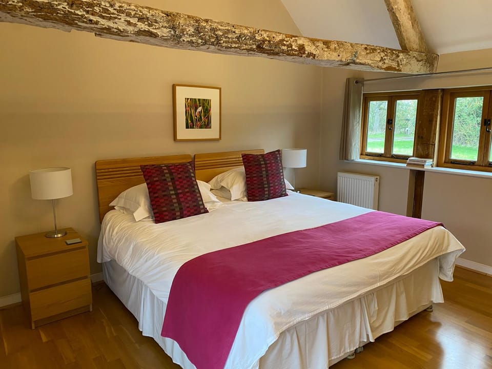 Hidden cottages Two lovely 1 bed cottages in peaceful surroundings, 1 with log burner Apartment in Wychavon District