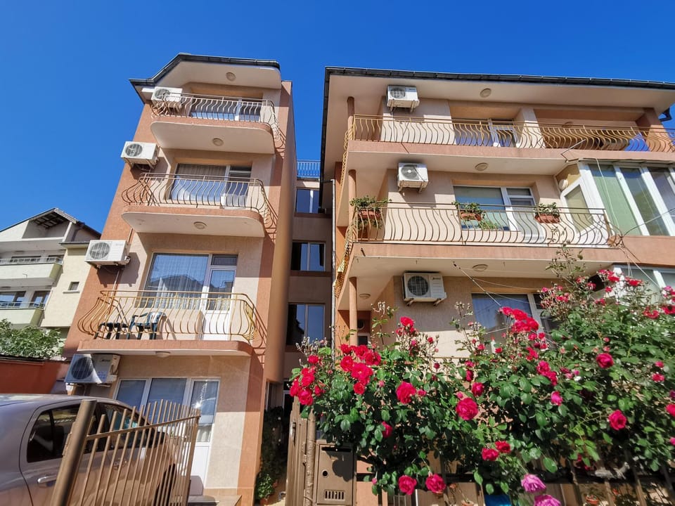 Property building, Spring, Day, View (from property/room), Balcony/Terrace
