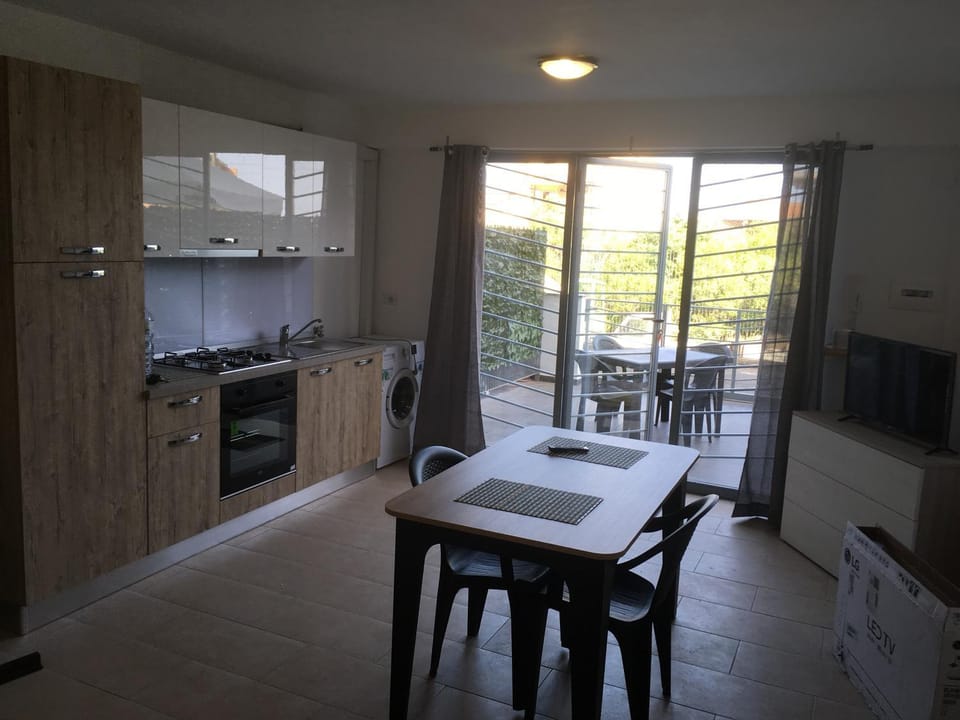 Property building, Kitchen or kitchenette, Living room, Dining area