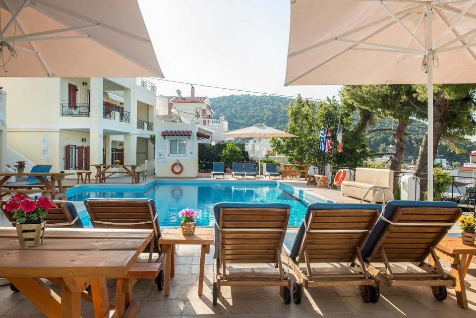 Swimming pool, Breakfast