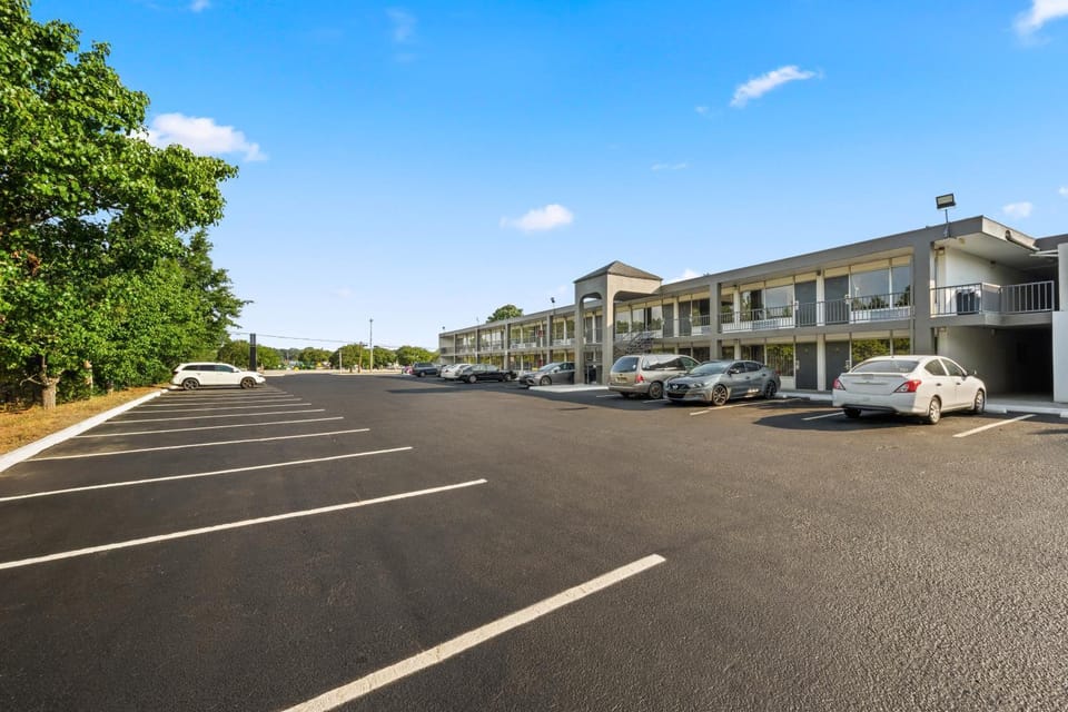 Property building, Day, Parking