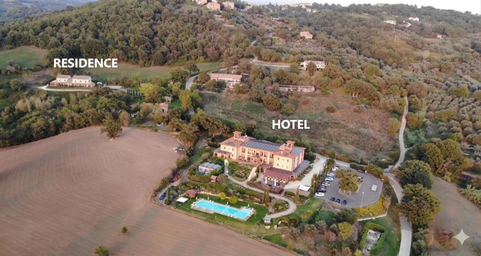 Property building, Restaurant/places to eat, Bird's eye view, Swimming pool