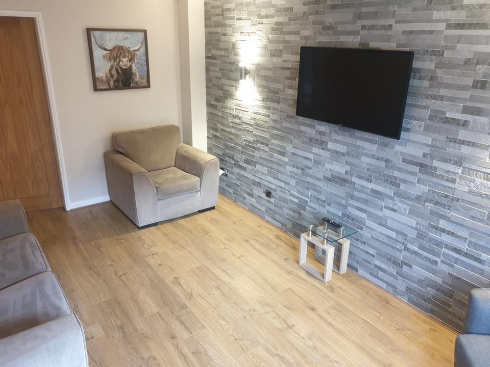 Oldwood Place Townhouse House in Livingston