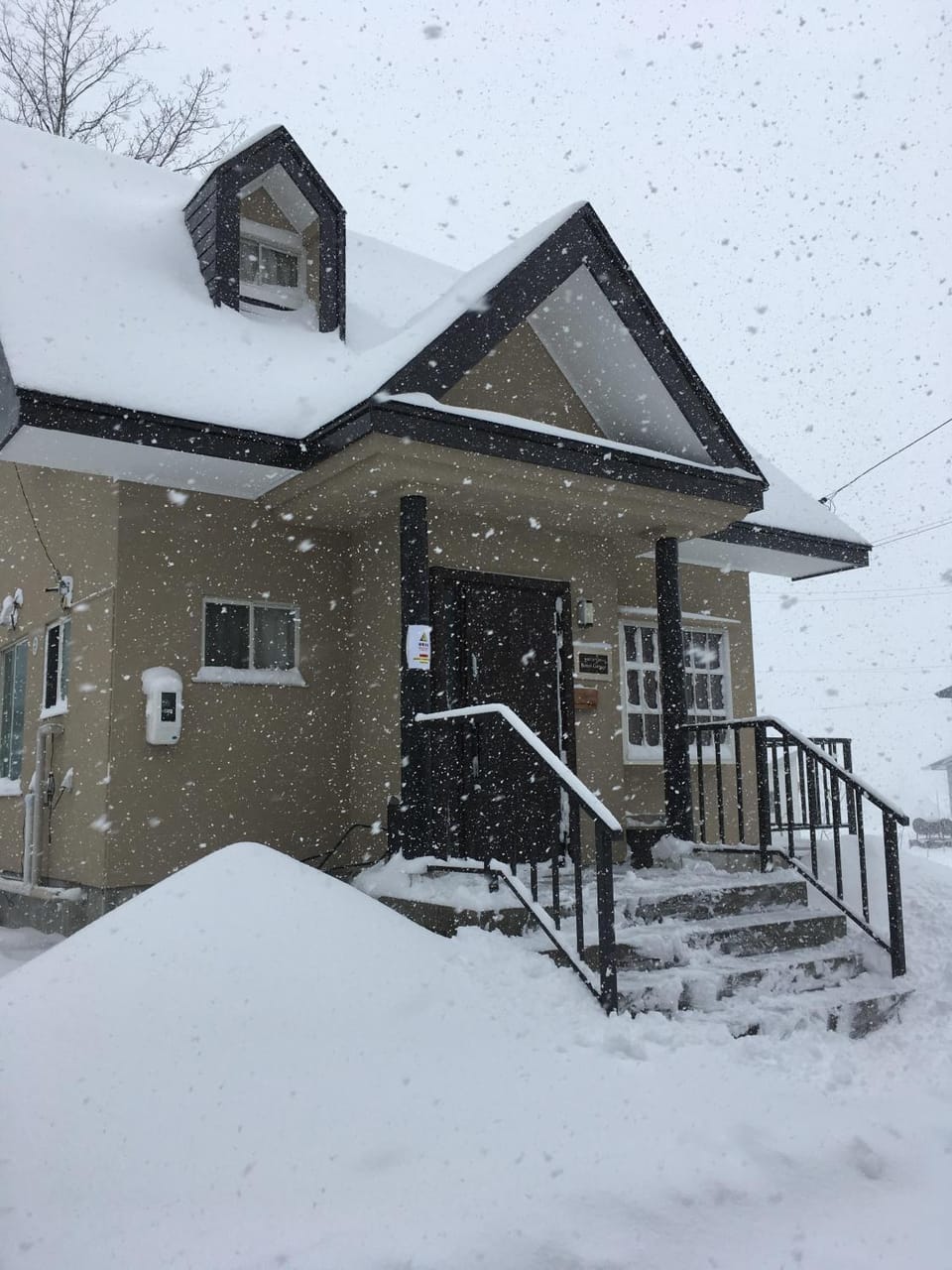 Property building, Facade/entrance, Winter