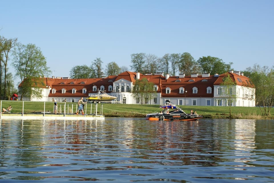 Property building, Restaurant/places to eat, Day, Natural landscape, Activities, Lake view, Breakfast