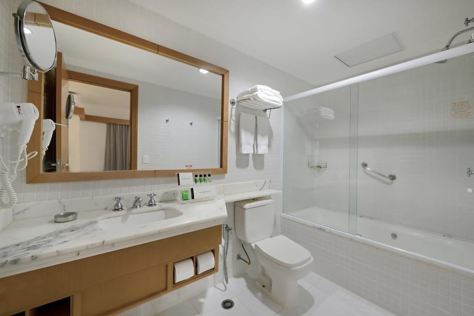Shower, Toilet, Bathroom, Bath, towels
