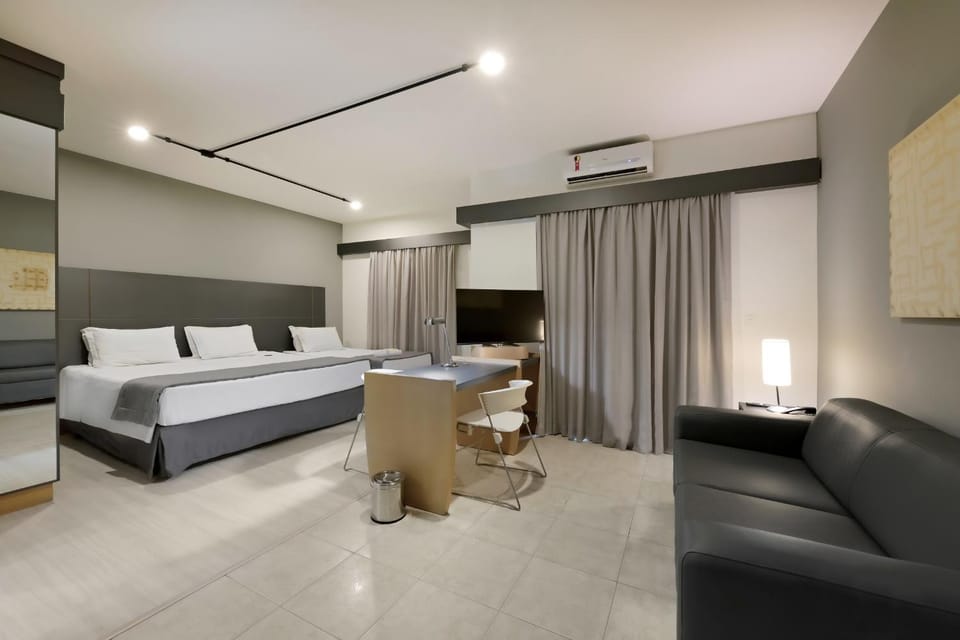 Bed, TV and multimedia, Living room, Photo of the whole room, Seating area, Dining area, Bedroom, air conditioner