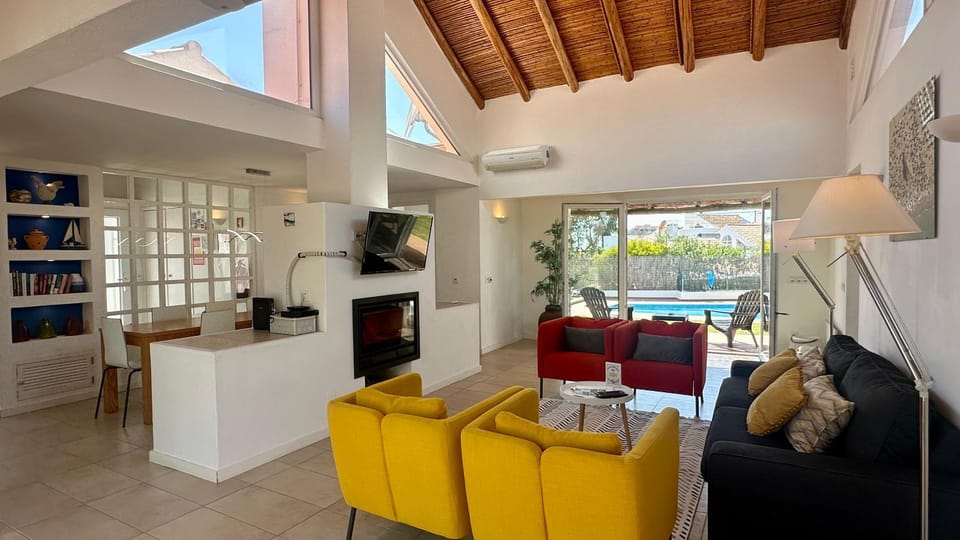 TV and multimedia, Living room, Seating area