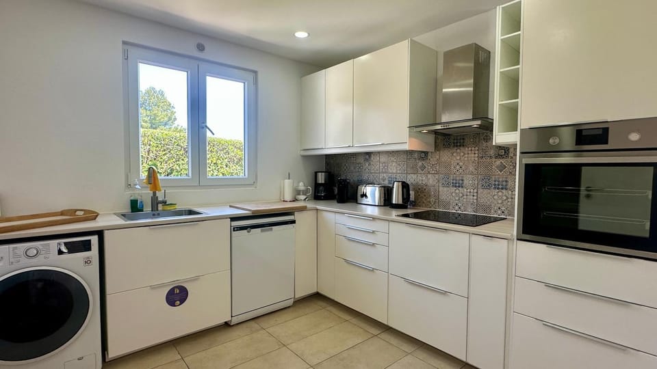 Kitchen or kitchenette, dishwasher, oven, stove, washing machine