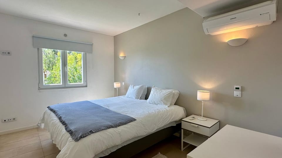 Bed, Bedroom, air conditioner