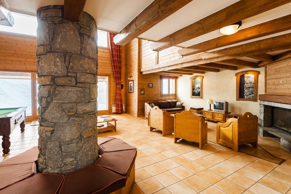 Communal lounge/ TV room, Living room