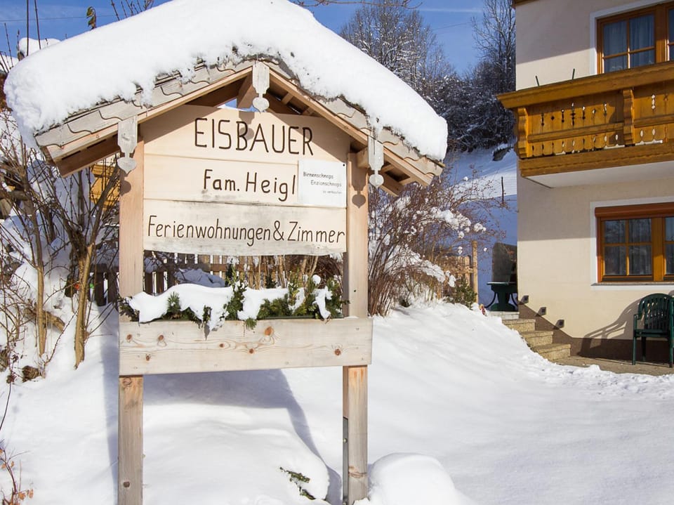 Property building, Day, Property logo or sign, Natural landscape, Winter, Certificate/Award