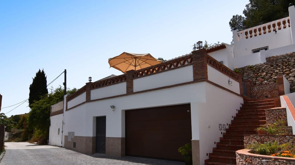 Property building, Facade/entrance, Off site
