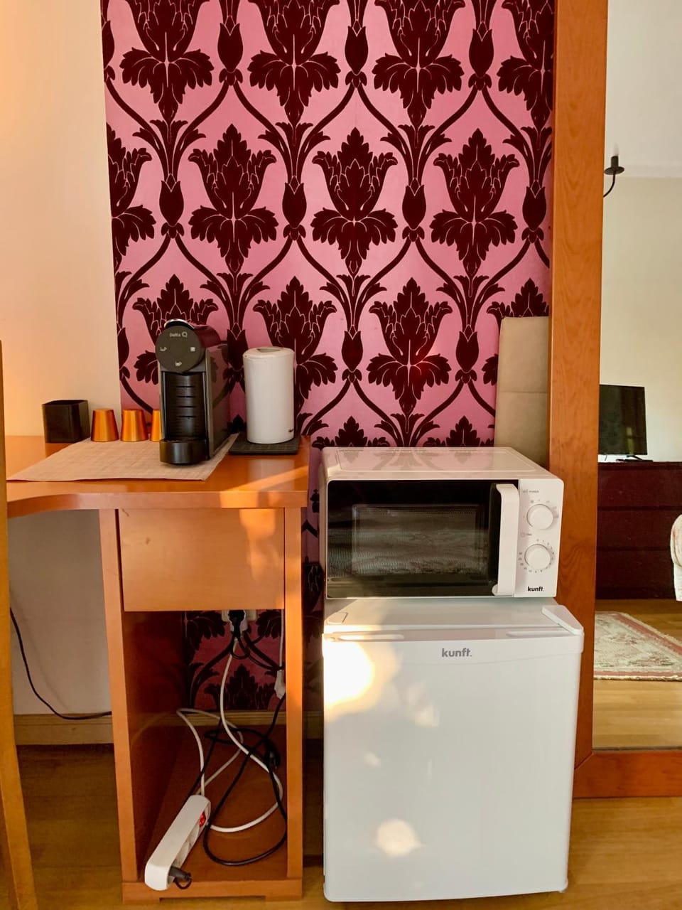 Coffee/tea facilities, minibar, oven