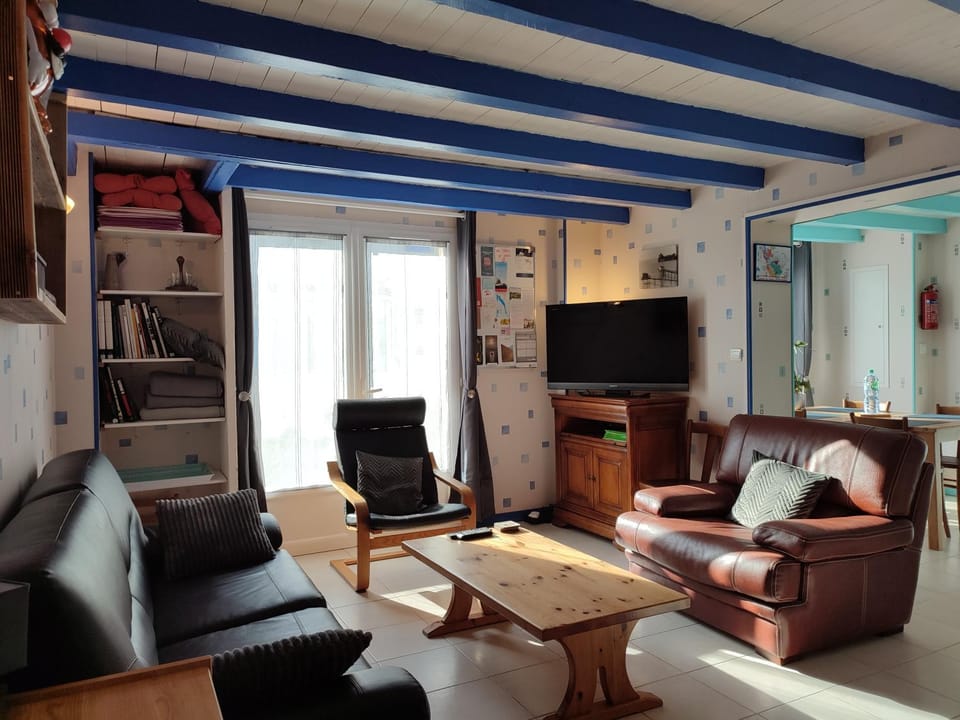 Communal lounge/ TV room