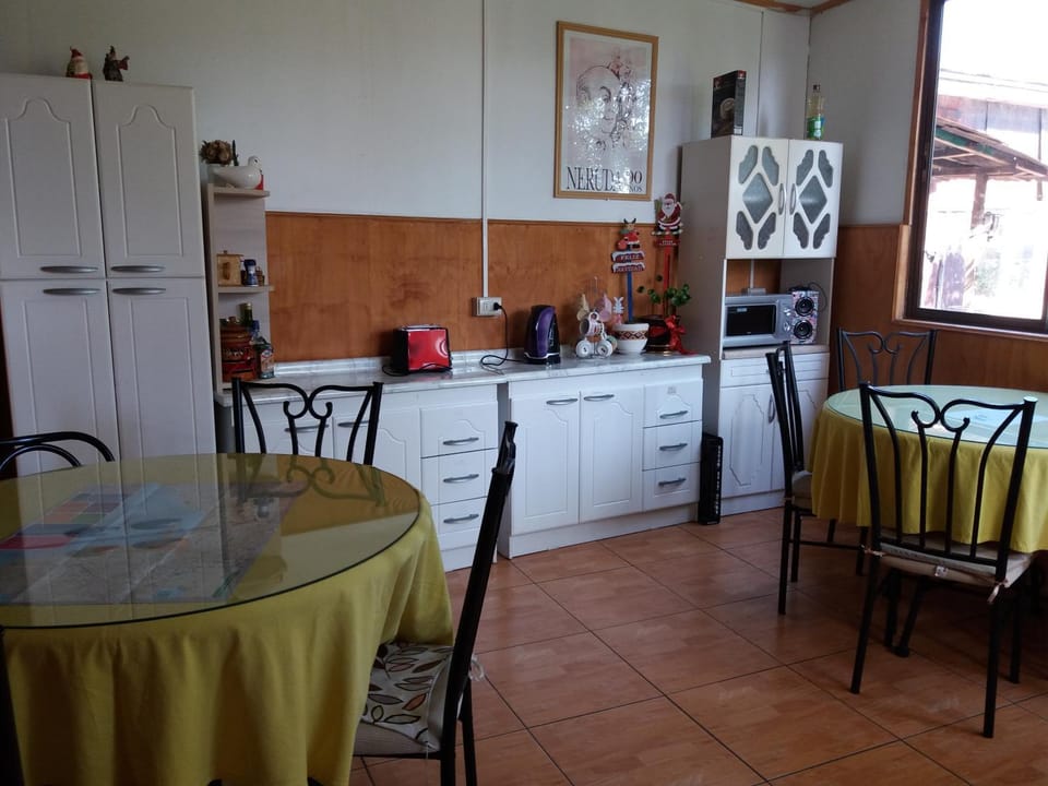 Kitchen or kitchenette, Dining area, Communal kitchen, Garden view, Mountain view