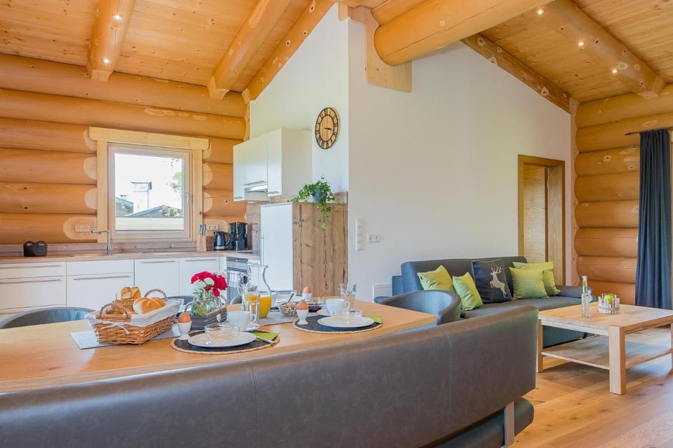 Living room, Breakfast