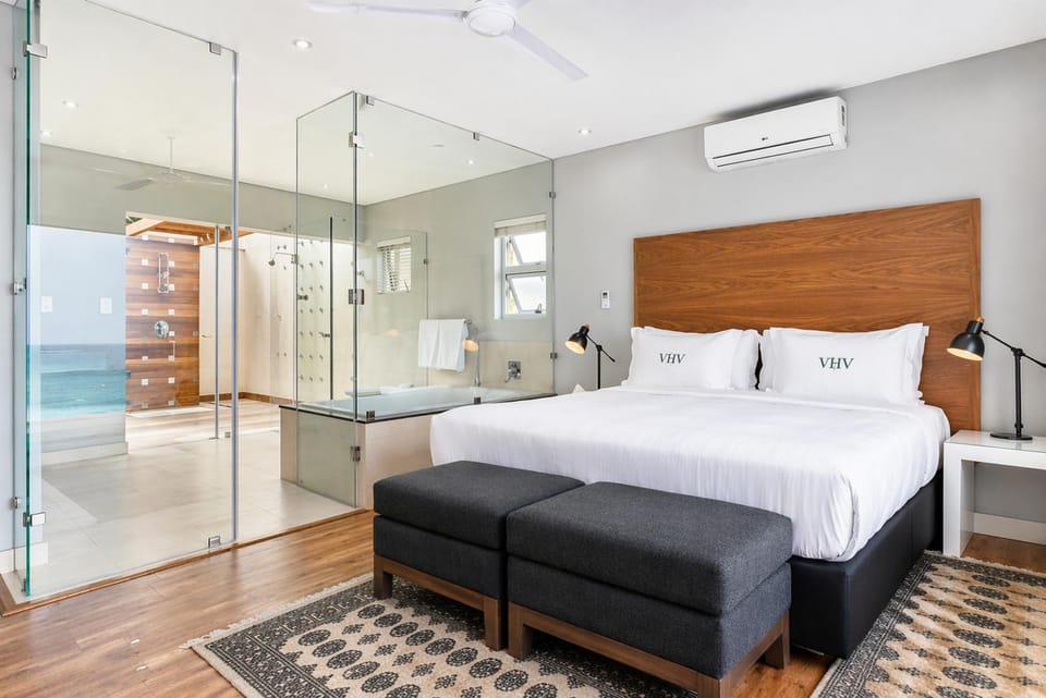 Shower, Bed, Bathroom, Photo of the whole room, Bedroom, Pool view, Sea view, Bath, hair dryier, air conditioner