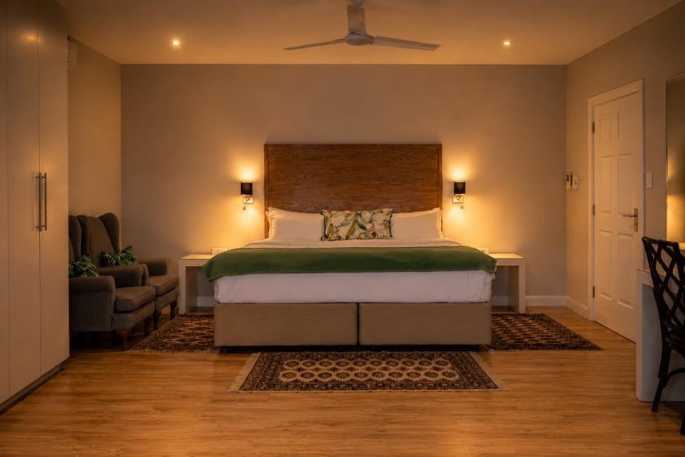 Bed, TV and multimedia, Seating area, Bedroom, Garden view, Sea view, minibar, wardrobe, air conditioner