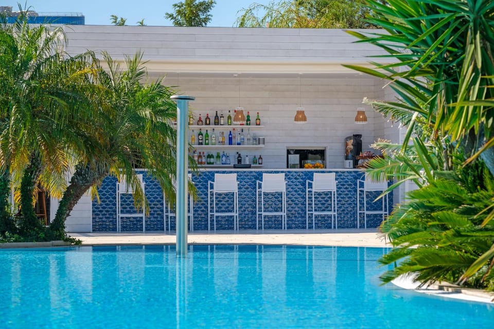 Summer, Garden, Decorative detail, Pool view, Swimming pool, Swimming pool, Drinks, Alcoholic drinks, Non alcoholic drinks, Sunrise, Sunset