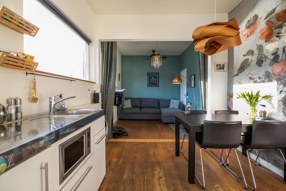Kitchen or kitchenette, Living room, Seating area