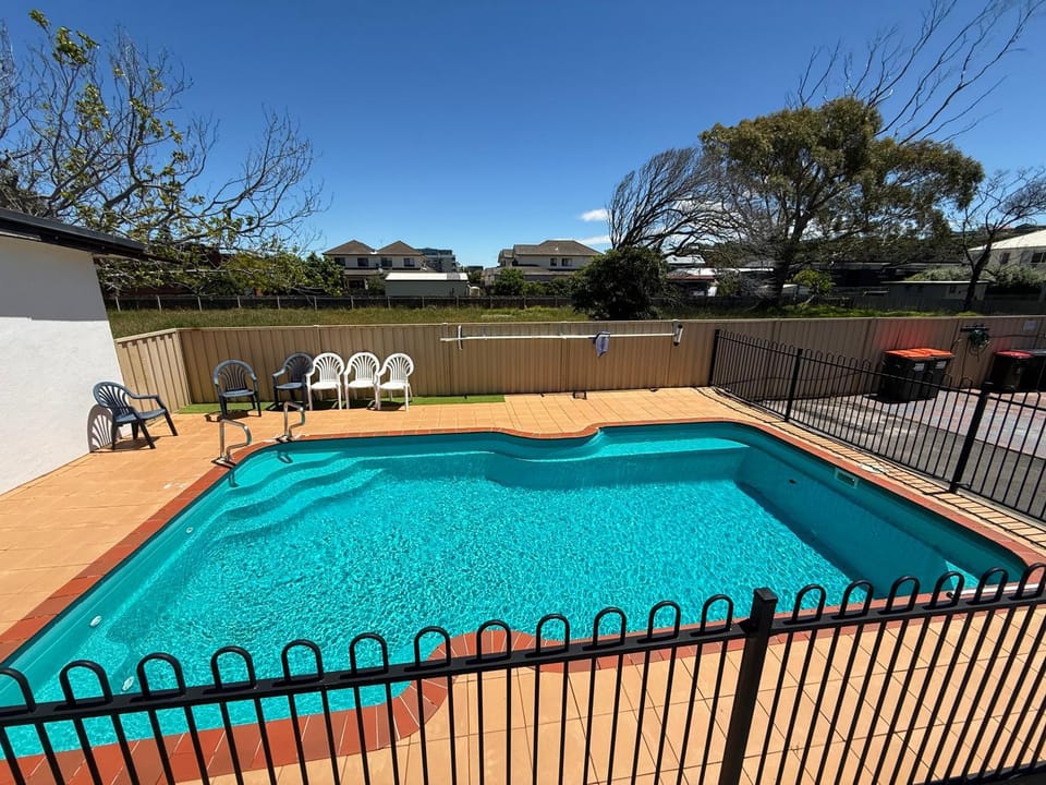 Pool view, Swimming pool, sunbed