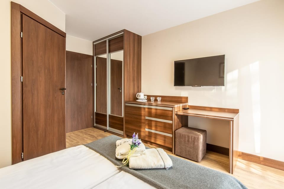 Bed, TV and multimedia, Kitchen or kitchenette, Other, Other, Other, Photo of the whole room, Seating area, Bedroom, towels, wardrobe