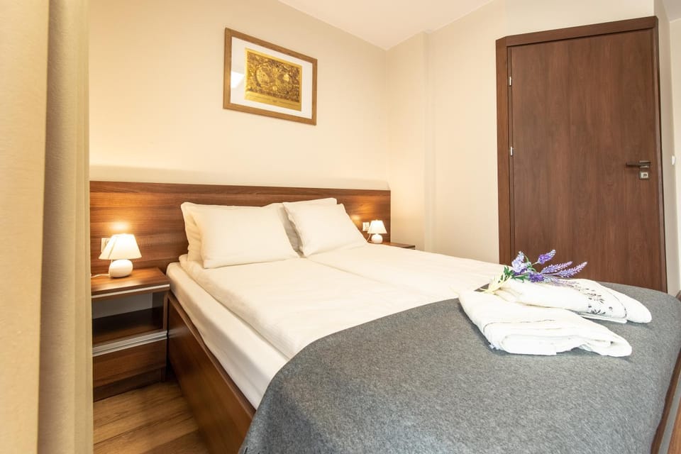 Bed, Other, Other, Other, Photo of the whole room, Decorative detail, Decorative detail, Seating area, Bedroom, towels, towels, wardrobe