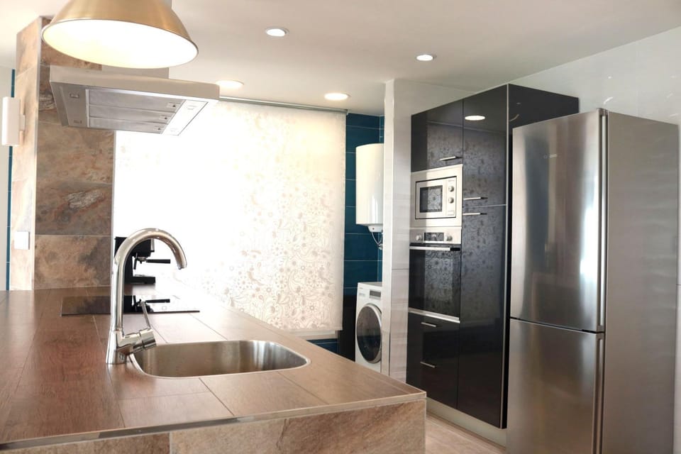 Kitchen or kitchenette, Sea view, Sea view, Street view, Street view