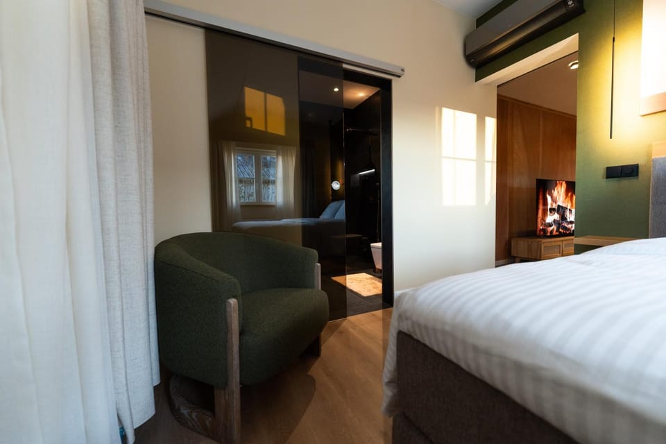 Bed, Photo of the whole room, air conditioner