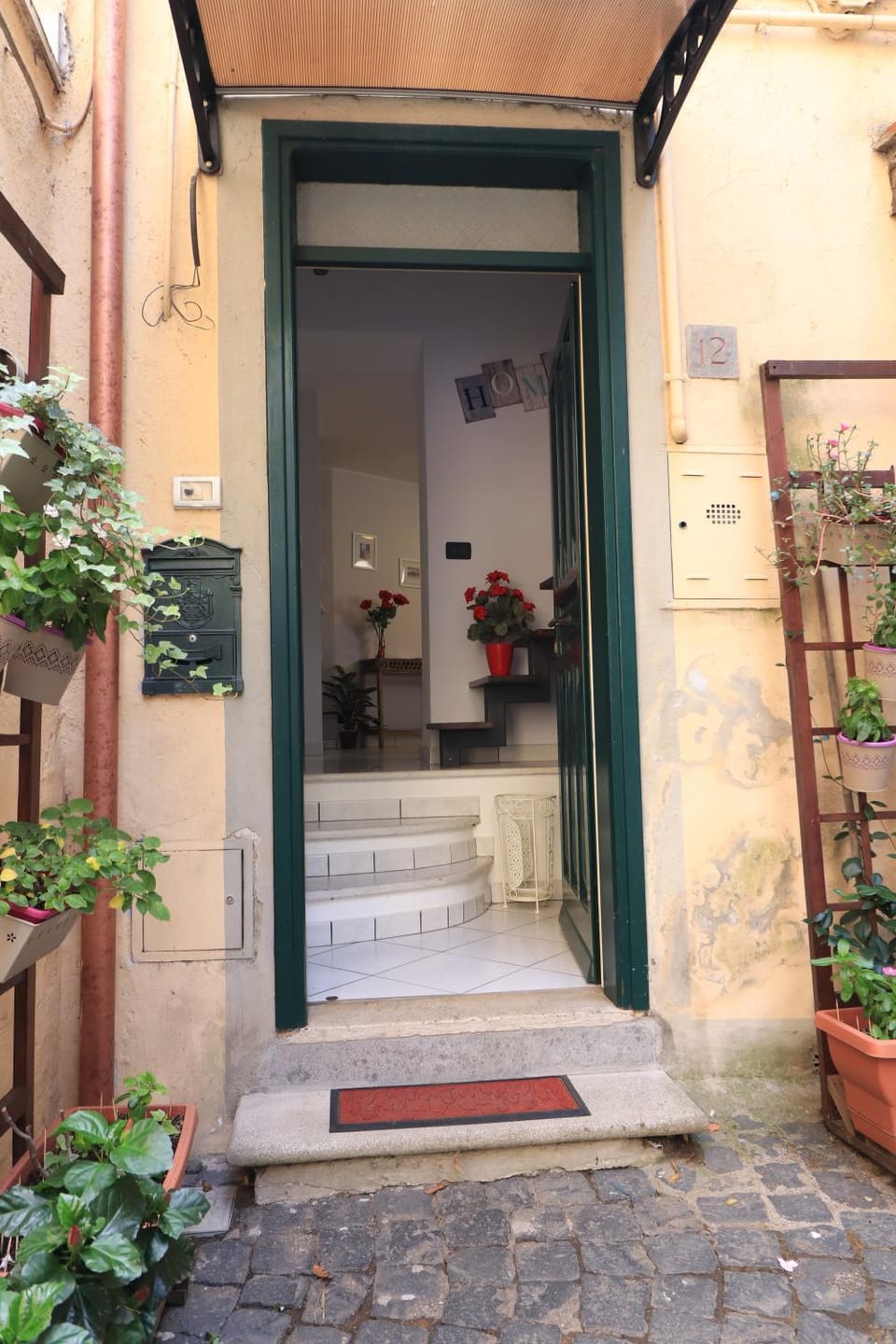 Facade/entrance
