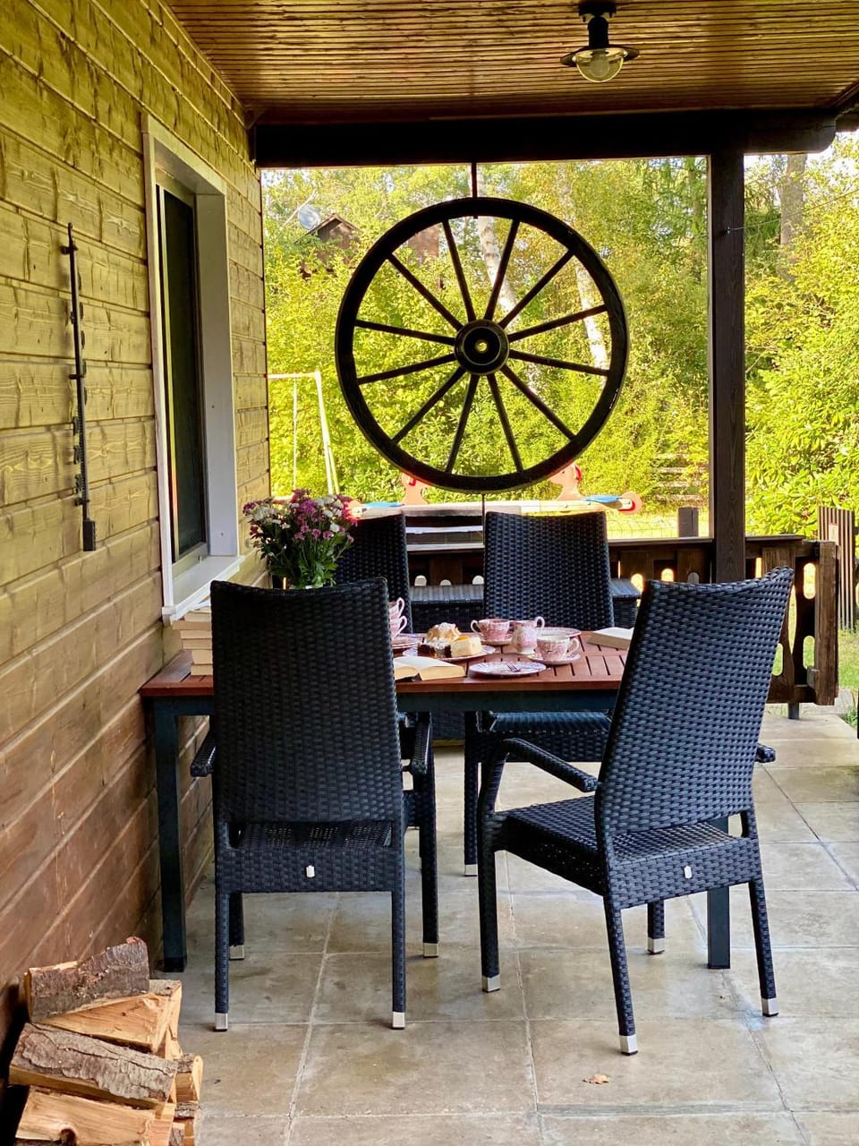 Property building, Seating area