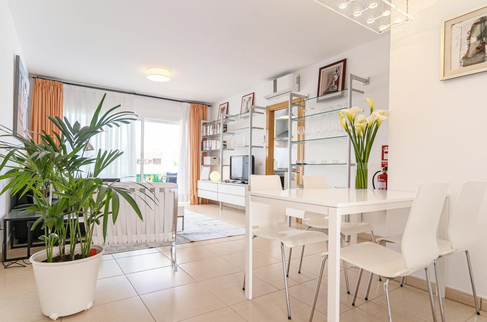 Living room, Dining area, Dinner, air conditioner