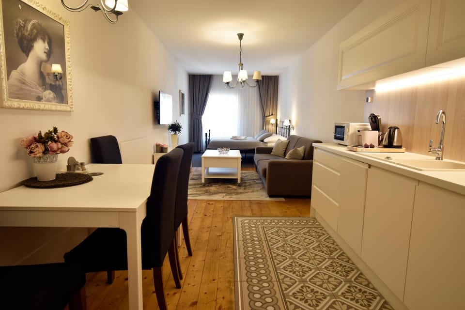 Kitchen or kitchenette, Living room