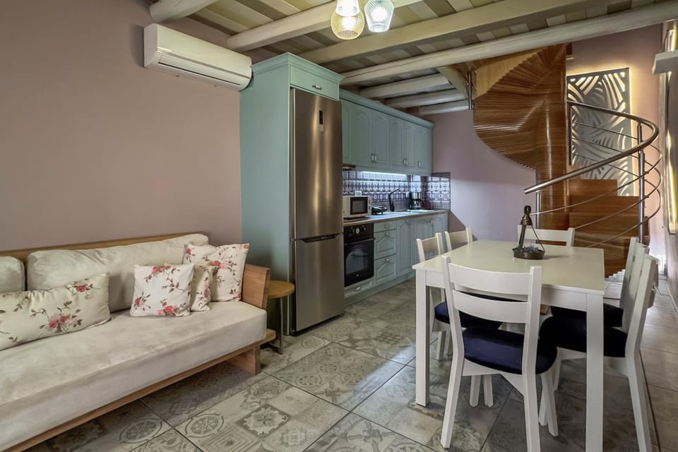 Kitchen or kitchenette, Living room, Seating area, Dining area, air conditioner
