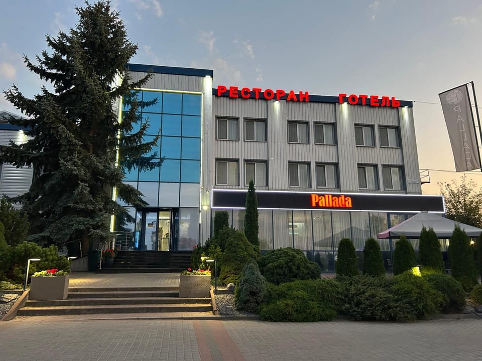 Property building, Restaurant/places to eat