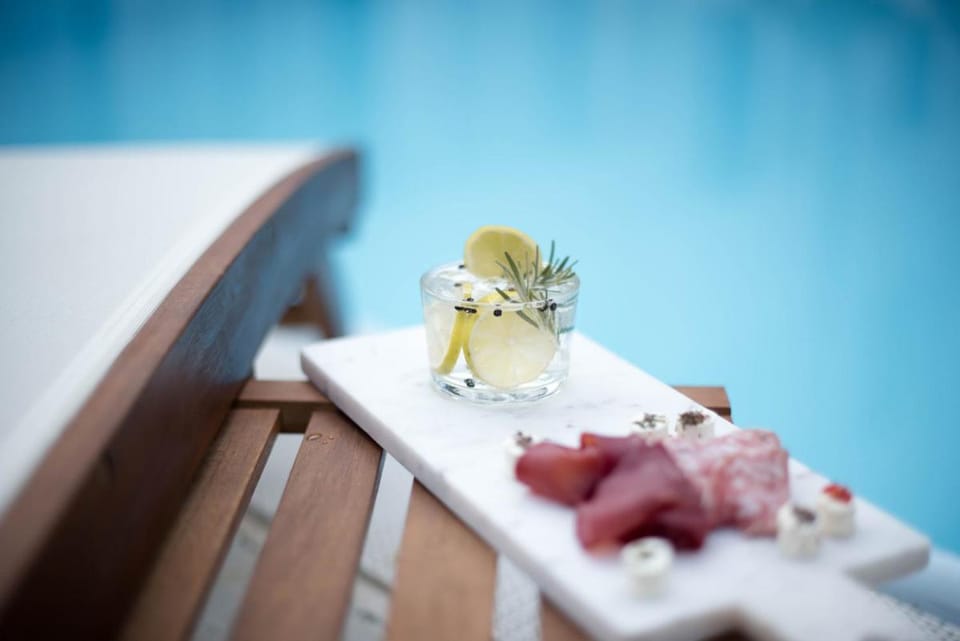 Day, Food and drinks, Food, Pool view, Swimming pool