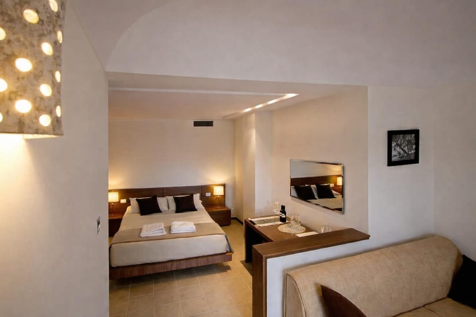 Photo of the whole room, Bedroom