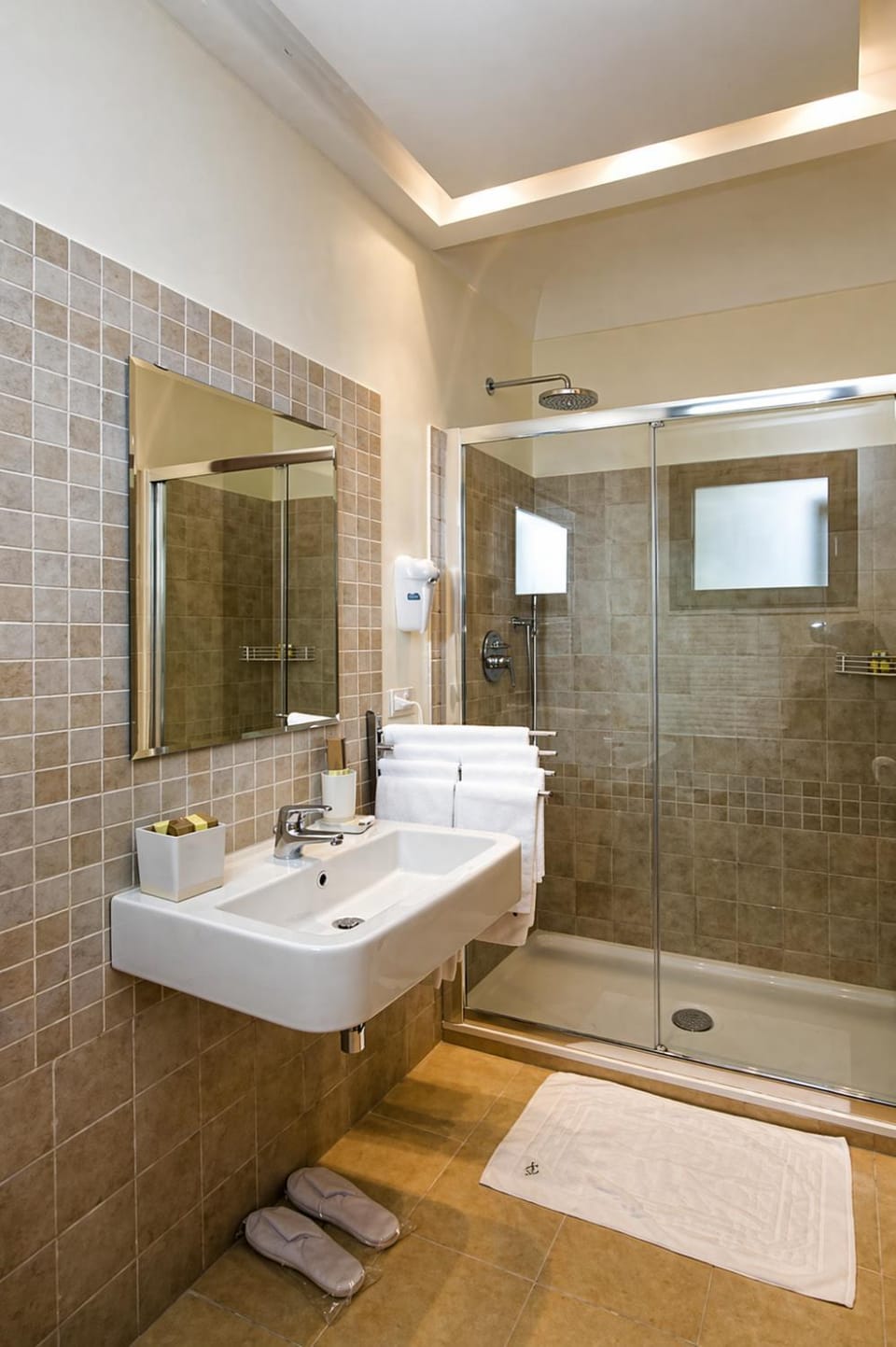 Shower, Bathroom, towels