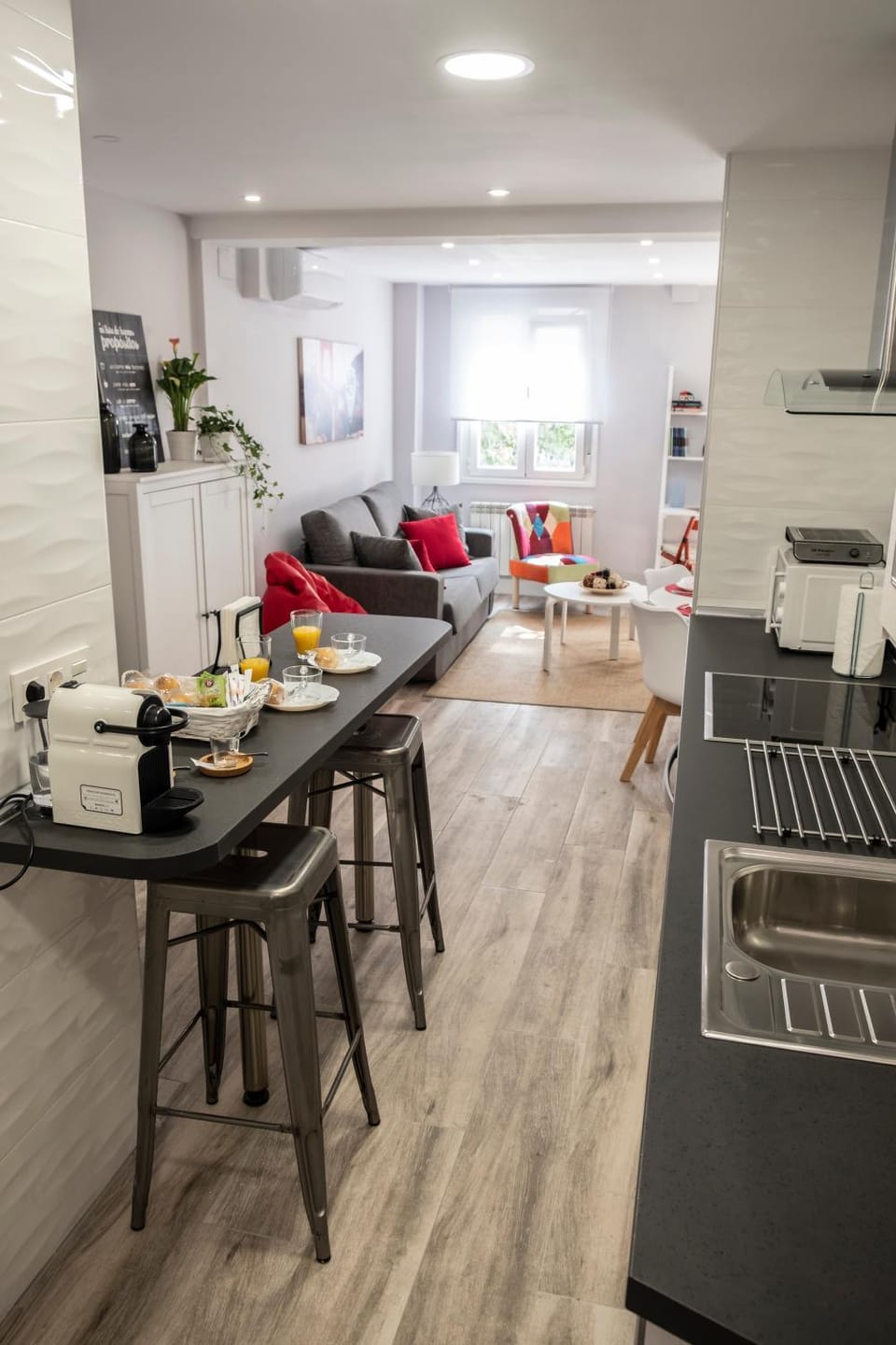 Kitchen or kitchenette, Seating area