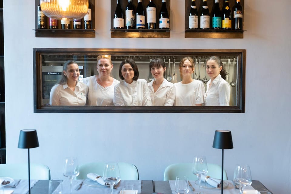 Restaurant/places to eat, Restaurant/places to eat