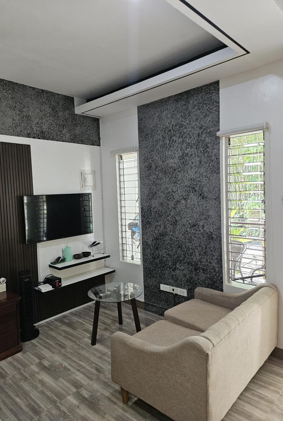 Weyh's Studio #1 by the ocean 100Mbps Bed and Breakfast in Central Visayas